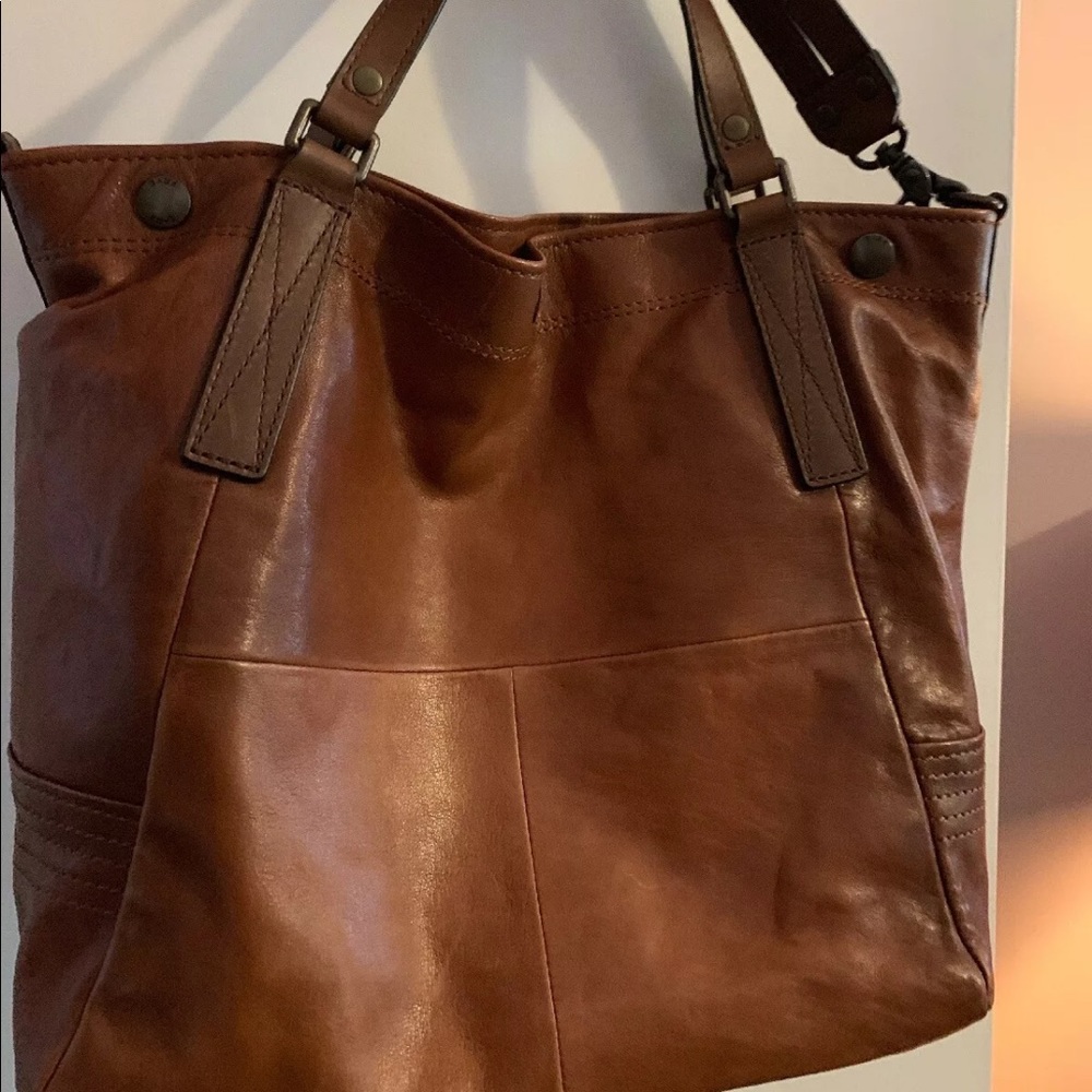 FRYE LARGE LEATHER SHOULDER HANDBAG Cognac Brown